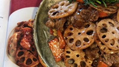 れんこんと豚肉の黒酢炒め