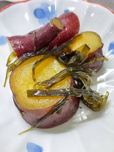 さつまいもと切り昆布の煮物