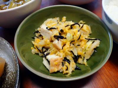 白菜と厚揚げのガーリックサラダ