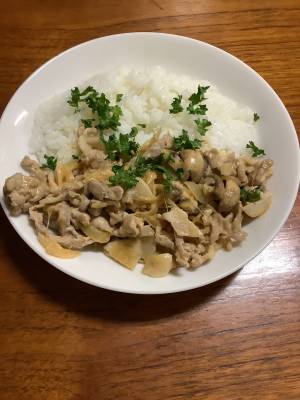 ホワイトビーフストロガノフ