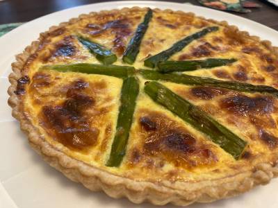 アスパラガスとベーコンのキッシュ