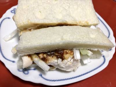 蒸し鶏のみそサンド