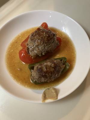 パプリカの肉詰め　マッシュポテト添え