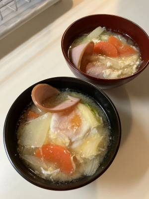 具だくさんの野菜のみそ汁