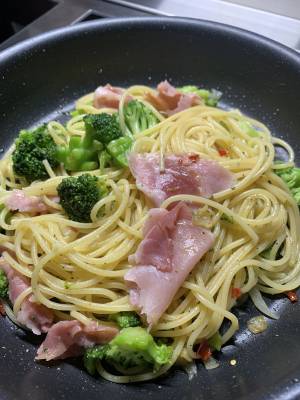 ブロッコリと生ハムのスパゲッティ