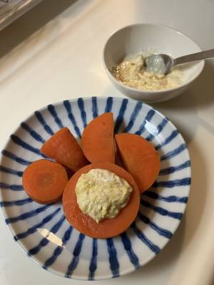 蒸しゆでにんじんのツナマヨソースがけ