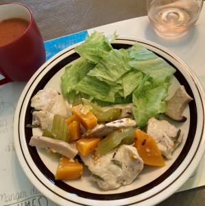 鶏肉とレタスの温サラダ