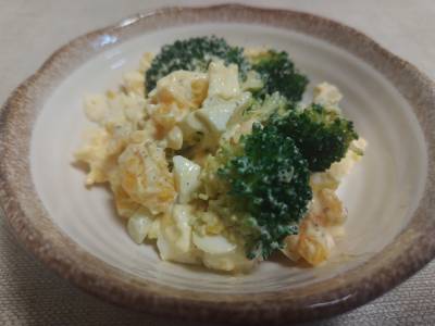 ゆで卵とブロッコリのサラダ