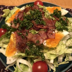 白菜のベーコンエッグサラダ