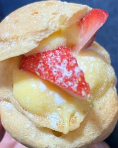 いちごのシュークリーム