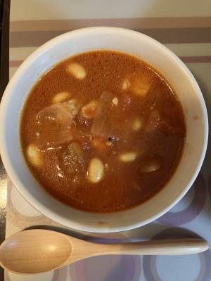 コロコロ豚肉と豆のトマトスープ
