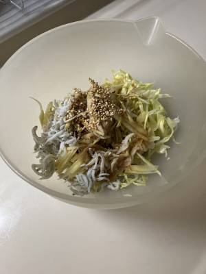 切り干し大根とキャベツのごま酢あえ