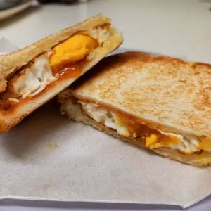 目玉焼きサンド