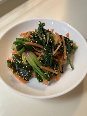 ほうれんそうと海藻、にんじんのナムル