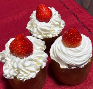 いちごのカップケーキ