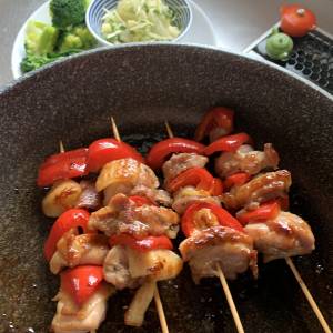 鶏もも肉の塩ガーリック串焼き