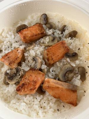 マッシュルームとさけのピラフ