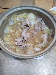 白菜と豚バラ肉のにんにくみそ鍋
