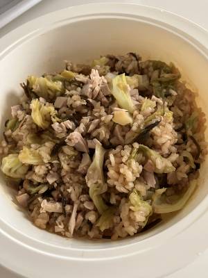 キャベツと塩昆布の炊き込みご飯