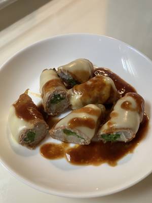 ピーマンとたまねぎのナポリタン肉巻き