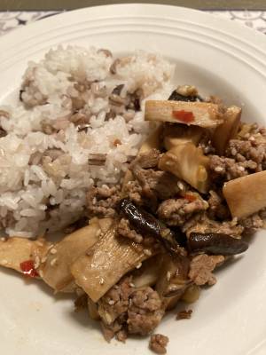 エリンギとひき肉のピリ辛炒め