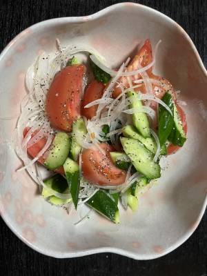 きゅうりとトマトのシンプルサラダ