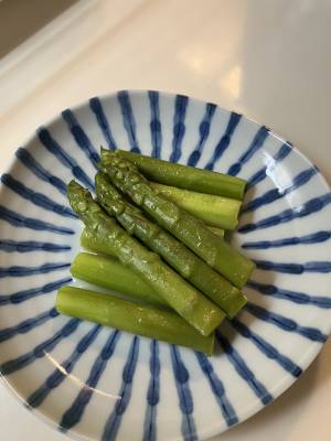 アスパラガスのバター風味