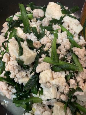 ひき肉と豆腐のにら炒め