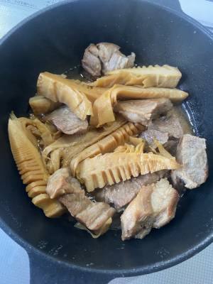 たけのこと豚バラの炊いたん