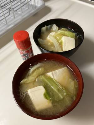 炒め春キャベツのみそ汁