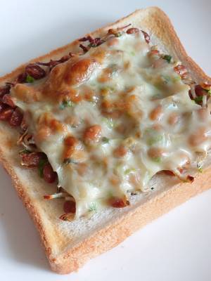 じゃこ納豆チーズトースト