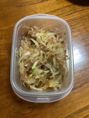 オニオンスライス 梅ポン酢あえ