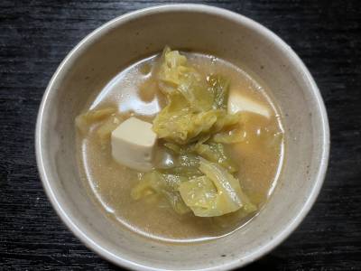 炒め春キャベツのみそ汁