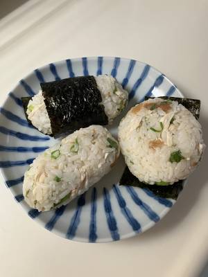 梅と鶏ささ身のみそおにぎり