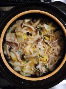 白菜と豚バラ肉のにんにくみそ鍋