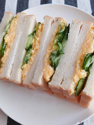 いり卵サンド弁当
