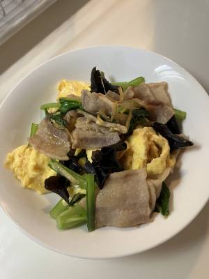 豚肉ときくらげの卵炒め