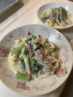 ベーコンと春菊のクリームパスタ