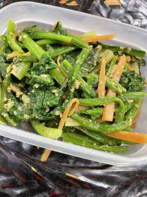 ほうれんそうと海藻、にんじんのナムル