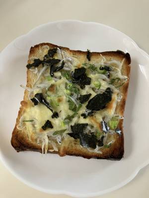 しらすのピザトースト