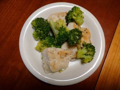 鶏むね肉とブロッコリーのガーリックソテー