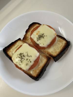 Wチーズのジューシートマトトースト