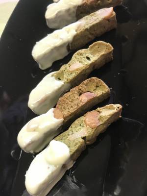 抹茶とホワイトチョコのビスコッティ