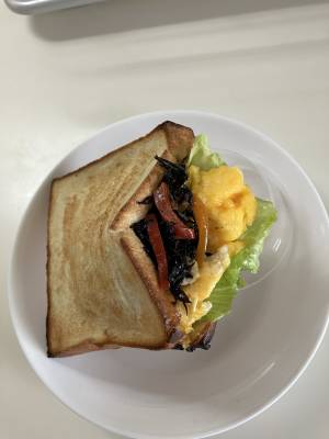 ひじきベーコンのポケットサンド