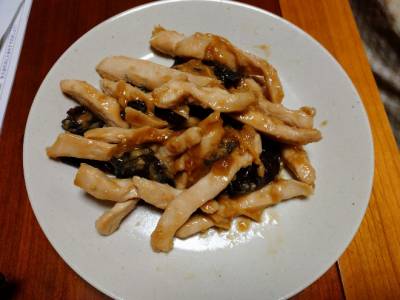 鶏肉ときくらげのピリ辛炒め