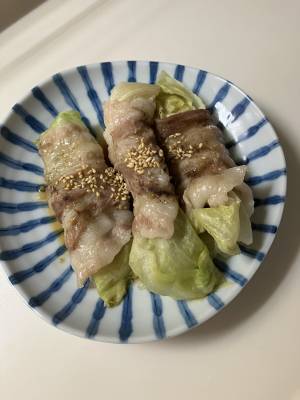 豚バラのレタス巻きピリ辛ごまソース