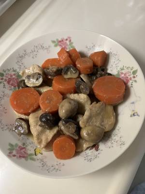 春にんじんと鶏むね肉のバター煮