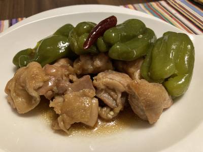 丸ごとピーマンと鶏肉の煮物