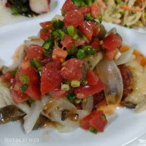 カリカリ鶏のトマポンのっけ