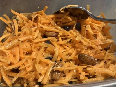 春にんじんとくるみのサラダ